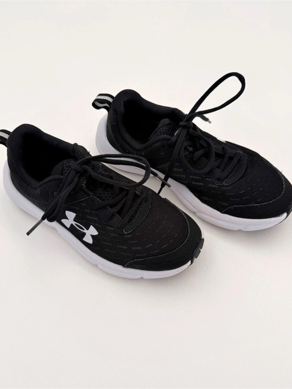 Under Armour Charged Assert 9 Black & White US 6.5Y Athletic Shoes